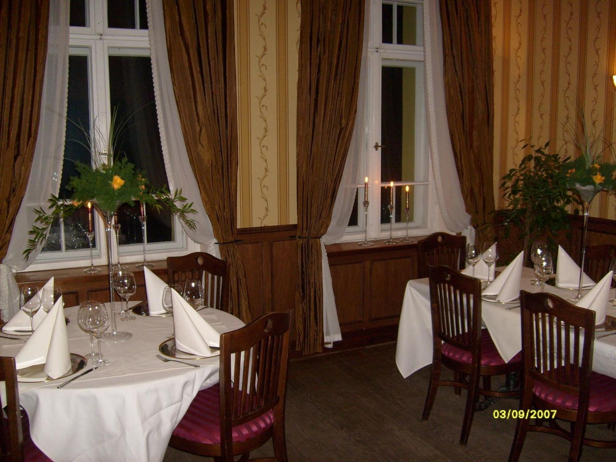 Pensjonat - Restauracja Zolty Domek Szczecinek Exterior photo