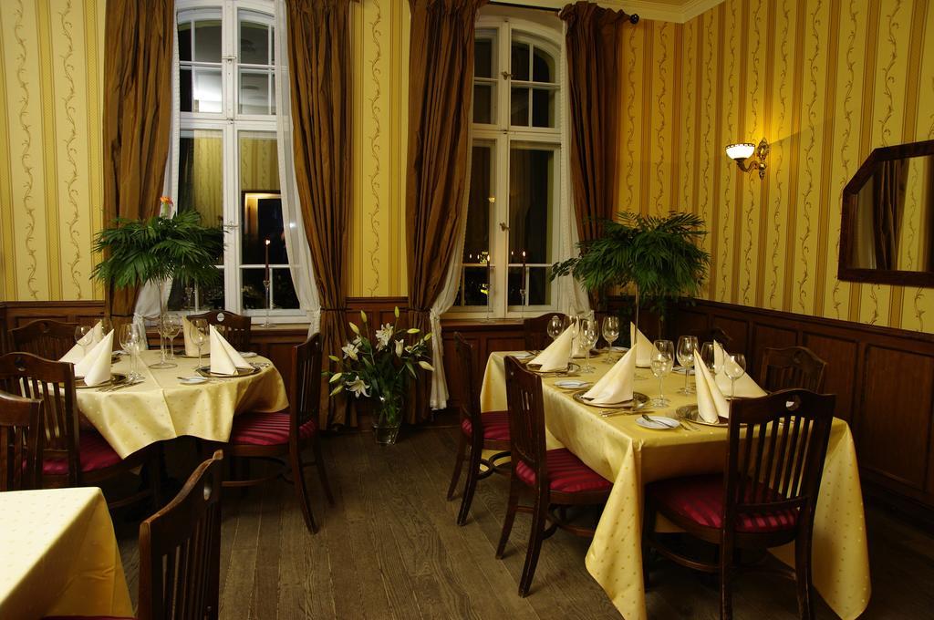 Pensjonat - Restauracja Zolty Domek Szczecinek Exterior photo