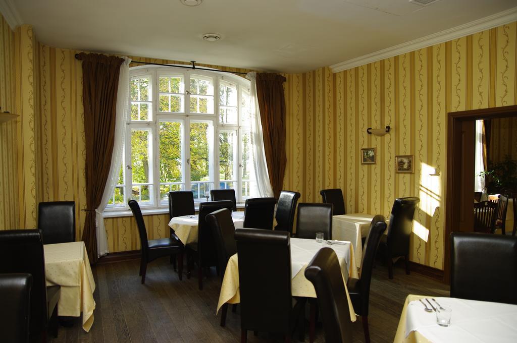 Pensjonat - Restauracja Zolty Domek Szczecinek Exterior photo