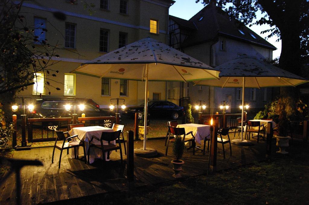 Pensjonat - Restauracja Zolty Domek Szczecinek Exterior photo